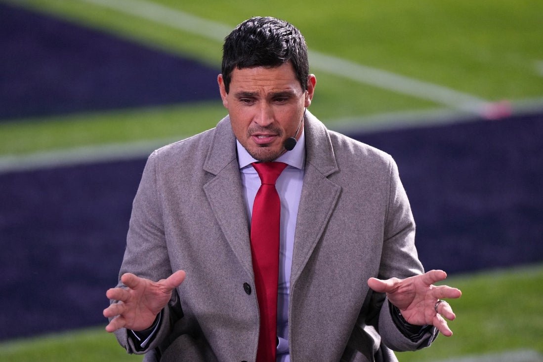 ex QB ، تم نقل المحلل مارك سانشيز إلى المستشفى بعد الإبلاغ عن طعنة