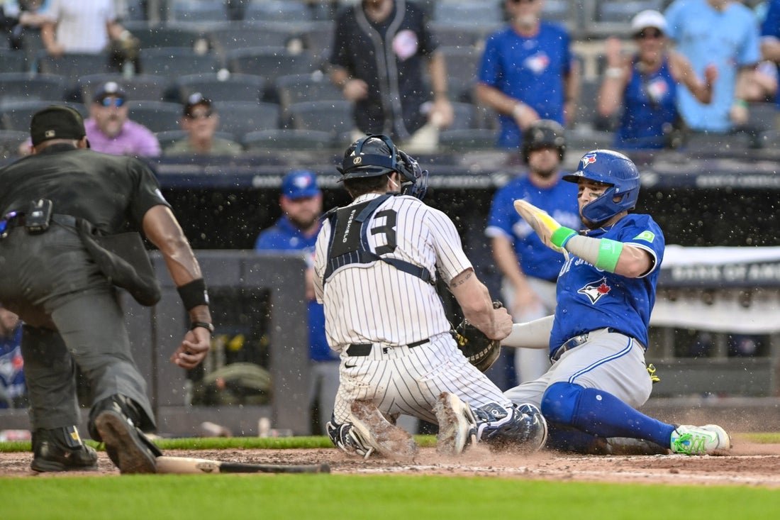 جايز على ركبة عازمة ل SS Bo Bichette للعودة إلى التصفيات