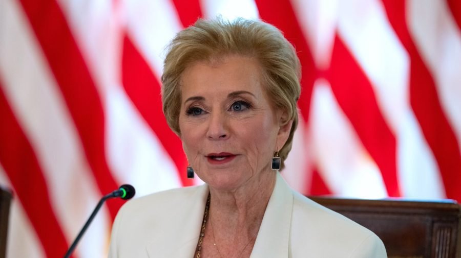 يهدف ترامب إلى توفير أموال الأولوية للجامعات التي تلبي الطلب.