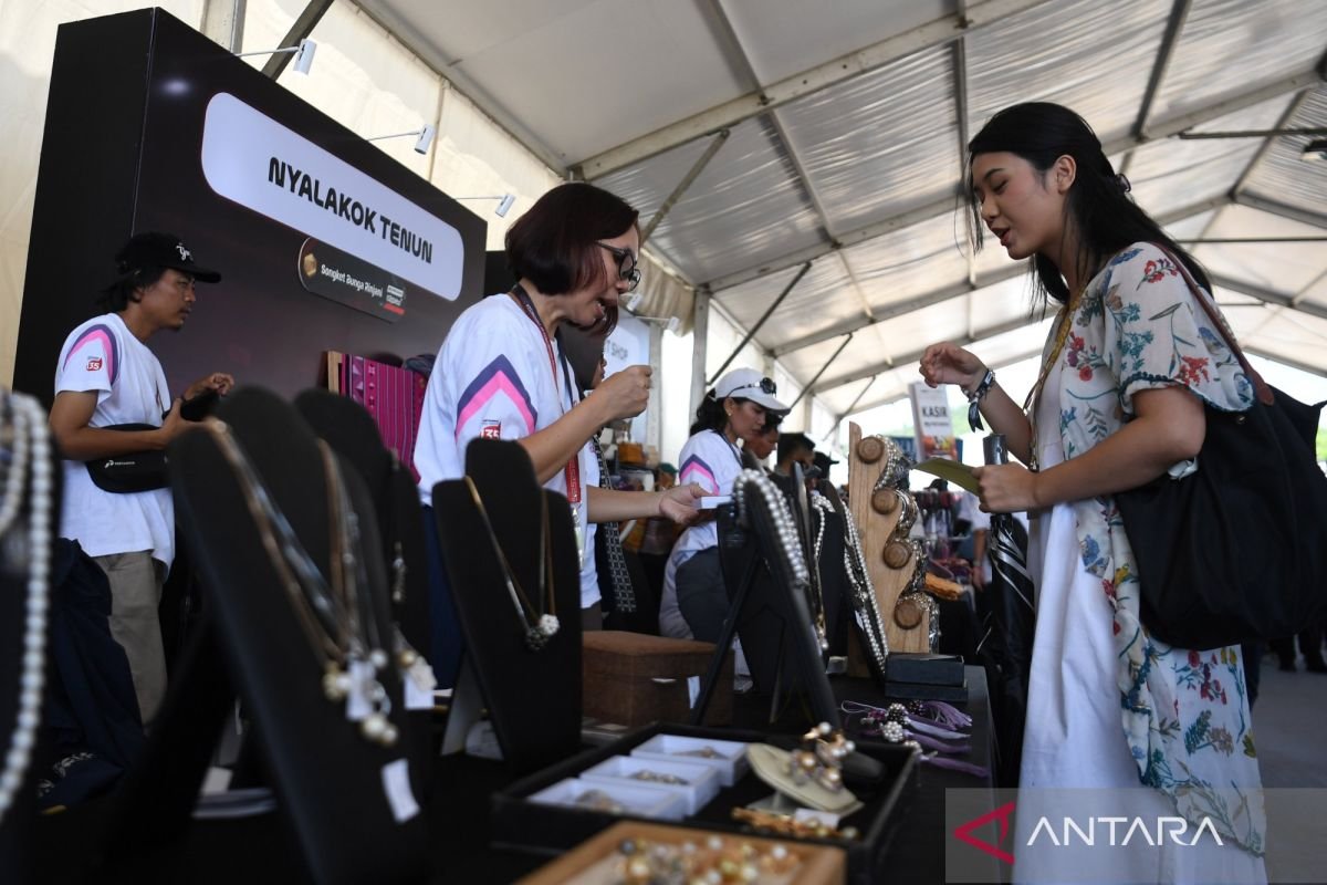 إندونيسي موتوجي تشجيع اقتصادي كبير ، زيادة سياحية: يقود الرسمية